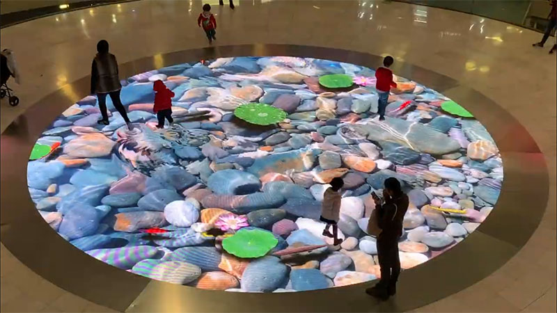 西班牙巴塞羅那復(fù)古風(fēng)格商場圓形LED互動(dòng)地磚屏(圖1)